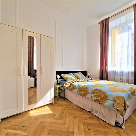 J&W Apartments Swietojanska Rooms Warsaw Exterior photo