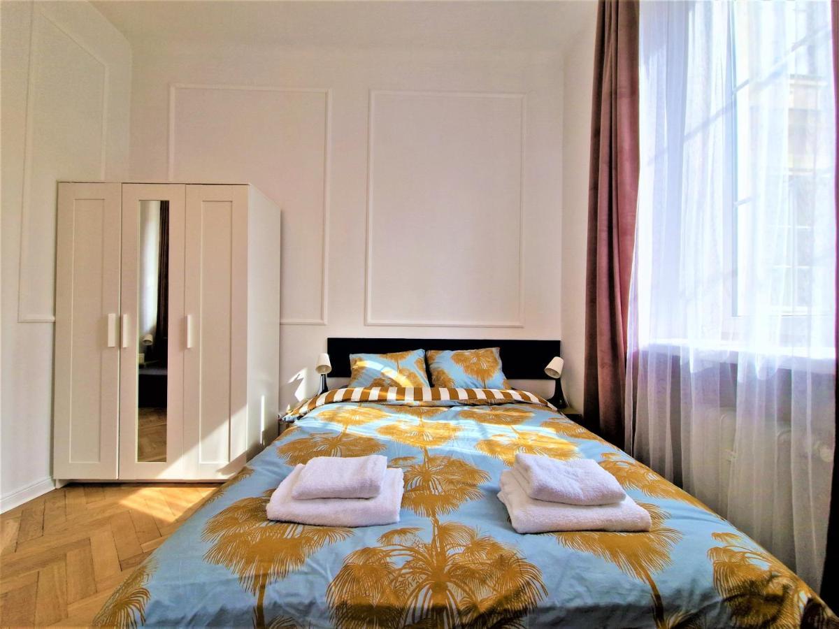 J&W Apartments Swietojanska Rooms Warsaw Exterior photo